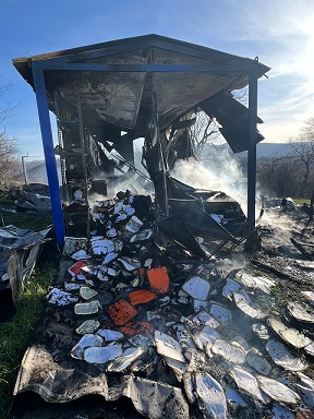 ÇİFTLİKKÖY İTFAİYESİ’NDEN KONTEYNER-KÜTÜPHANE YANGININA HIZLI MÜDAHALE
